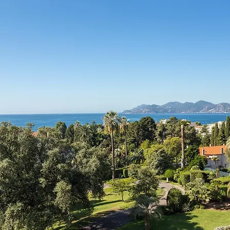 Claire Deluxe Апартаменты *