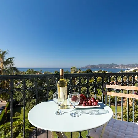 Claire Deluxe Апартаменты