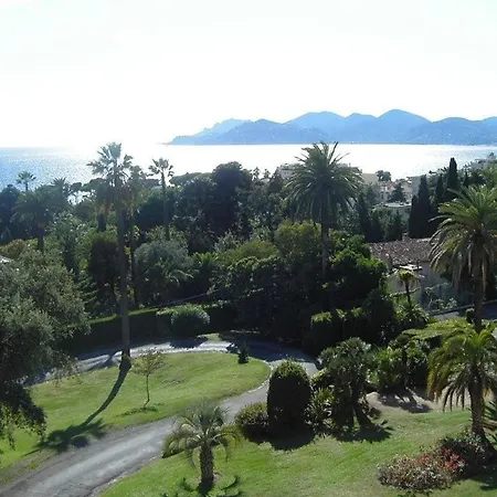 Апартаменты Claire Deluxe *