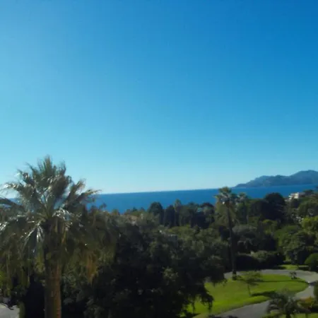 Claire Deluxe Апартаменты *