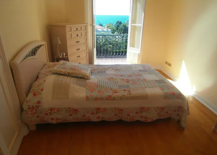 Claire Deluxe * Cannes