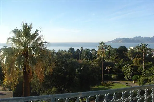 Claire Deluxe * Cannes