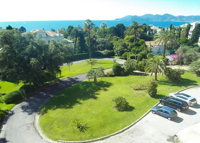 Claire Deluxe * Cannes